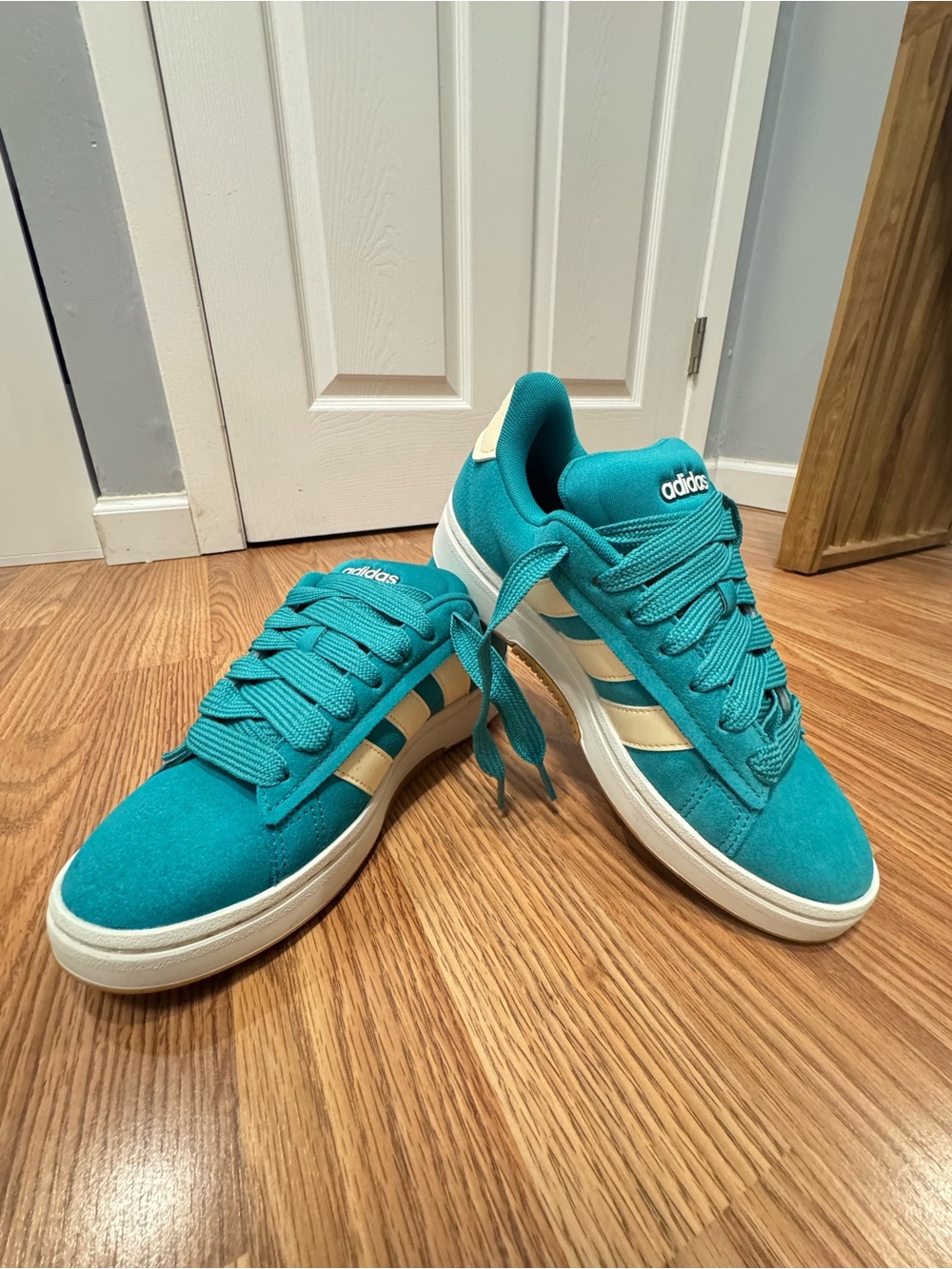 Adidas Grand court Alpha cloud foam in teal with beige stripes